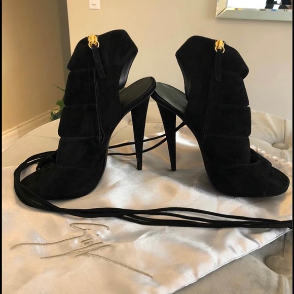 GIUSEPPE ZANOTTI LACE HEELS SIZE 38.5